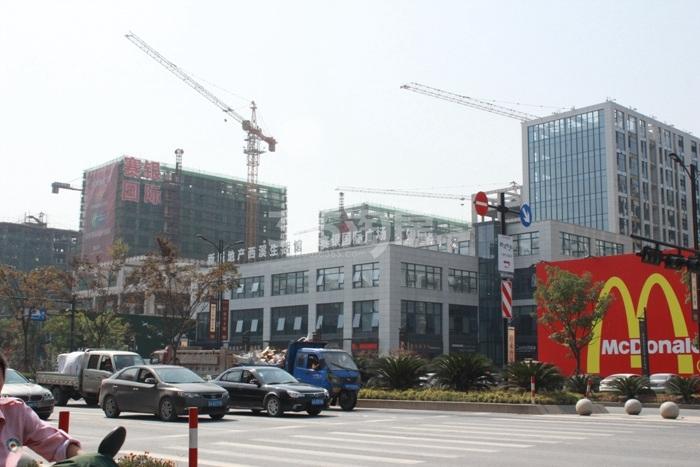 合景叠彩园项目周边配套——赛银国际广场