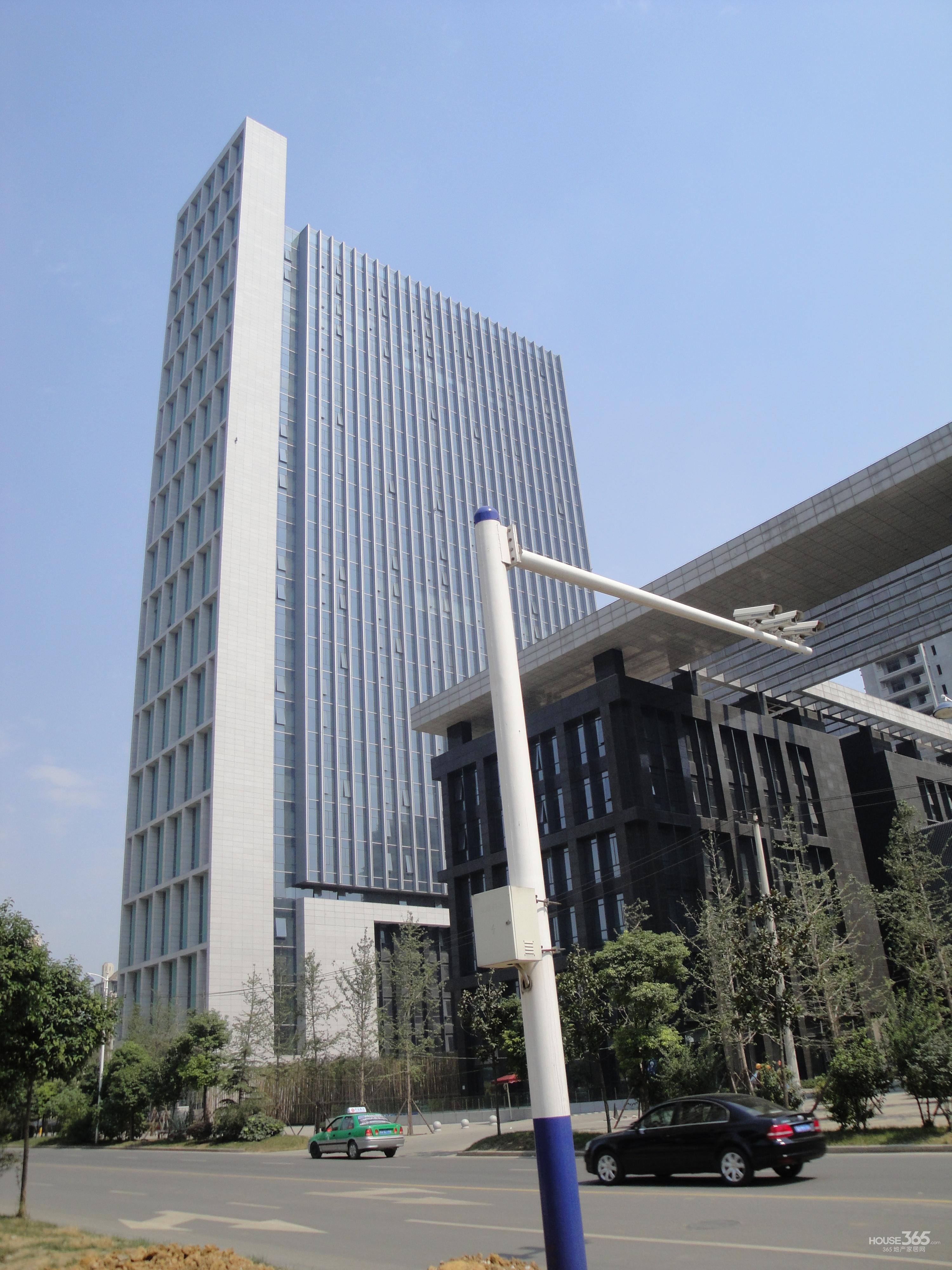 财智中心1557.35㎡整租精装,租金93400元/月